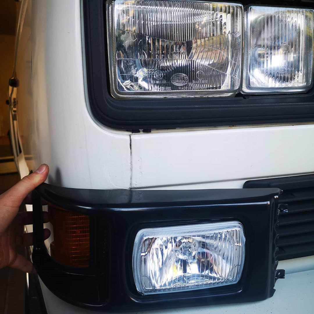 VW T3 Vanagon Front Grille with White Fog Lights, Bolt-On Kit for